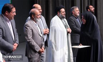 آیین تجلیل از برگزیدگان مناطق 22 گانه 31