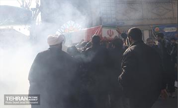 تشییع پیکرهای ۱۰۰ شهید گمنام از مقابل دانشگاه تهران 10