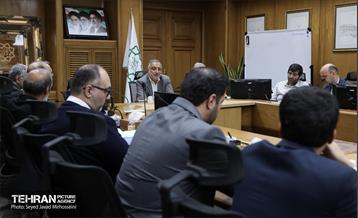 نشست صمیمانه شهردار تهران با جمعی از اقتصاددانان کشور 13