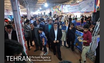 بازدید حسینی مکارم سرپرست شهرداری تهران ار نمایشگاه کتاب 57