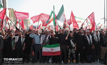 اقامه نماز بر پیکر آقای شهید ایران - 1 58
