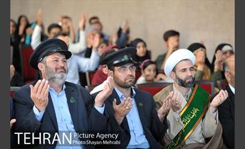 اهتزاز پرچم حرم حضرت معصومه (س) در برج میلاد 5