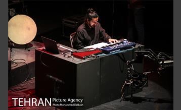 کنسرت آنلاین علیرضا قربانی در تالار وحدت 14