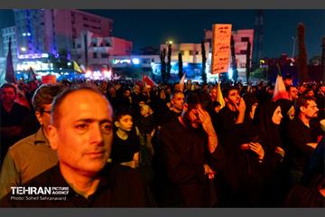 عزاداری شب عاشورای حسینی در میدان انقلاب