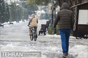 روز برفی تهران در پارک شهر 18