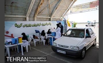 بزرگترین مرکز واکسیناسیون خودرویی کرونا در تهران 44
