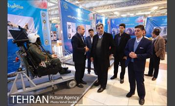 بازدید شهردار از نمایشگاه بزرگ دستاوردهای دفاعی جمهوری اسلامی و نمایشگاه سازندگی ،محرومیت زدایی و خدمات رسانی 6
