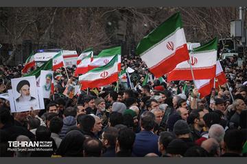 تشییع پیکر ۱۰۰ شهید مردمی و مدافع امنیت در تهران - 3 27