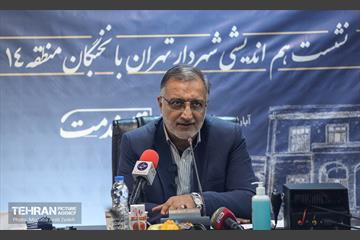 دیدار شهردار تهران با نخبگان و خانواده های شهدای منطقه 14