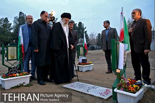 حضور رهبر انقلاب در مرقد مطهر امام راحل و گلزار شهدای بهشت زهرا 18