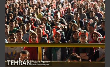 تماشای دیدار تیم‌های ملی ایران و پرتقال در استادیوم آزادی 19