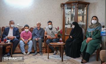 حضور شهردار تهران در منزل آتش نشان شهید مرتضی حیدری 26