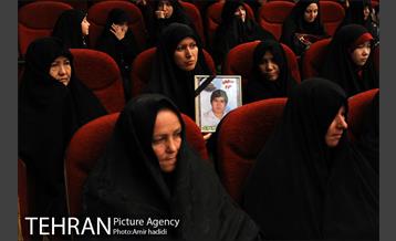 آیین تجلیل از خانواده های شهدای مدافع حرم 11