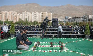 مراسم تشییع و خاکسپاری دوشهید گمنام دفاع مقدس در دریاچه چیتگر 54