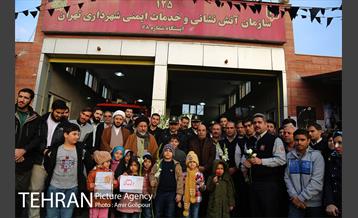 ادای احترام سرکلانترغرب تهران ومردم به شهدای آتش نشان ساختمان پلاسکو‎ 18