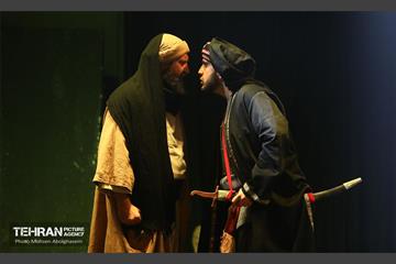 نمایش آیینی خانه ای از گل و اندوه 40