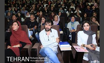 اکران خیریه فیلم سینمایی چهارشنبه به نفع زندانیان‎ 12