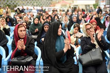 آیین گلاب­گیری «زیارت گل» 28