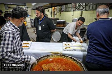 زائران مراسم وداع با آقای شهید ایران در زائرشهرهای منطقه ۱۳ 25