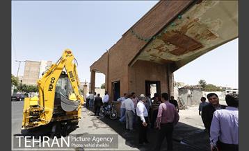 تخریب سردر پادگان جی 2