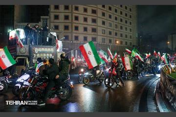 کاروان‌ موتوری و خودرویی از میدان انقلاب تا ساختمان هلال احمر تهران 21