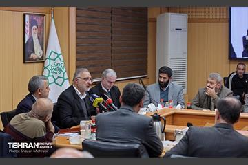 نشست هم‌اندیشی هیئت رئیسه اتاق اصناف تهران، روسای اتحادیه‌های صنفی تهران و هیئت امناء بازار تهران با شهردار تهران 9