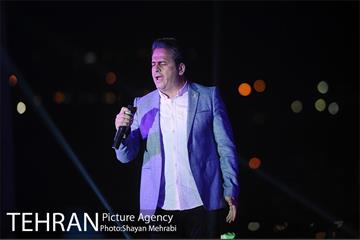 ویژه برنامه شب فیروزه ای در دریاچه شهدای خلیج فارس 4