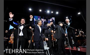 شب موسیقی انقلاب در منطقه گردشگری عباس آباد 42