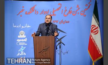 نخستین جشن فارغ التحصیلی ادوار دانشکده خبر 51