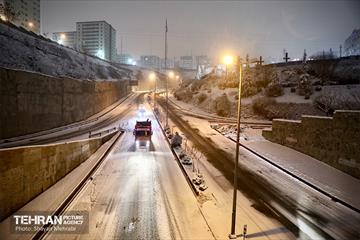 بارش برف زمستانی در معابر شمالی پایتخت - 1 21