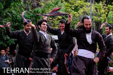 "رقص کردی" در جشن خانه تئاتر 12