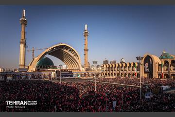 مراسم اقامه نماز بر پیکر آقای شهید ایران 23