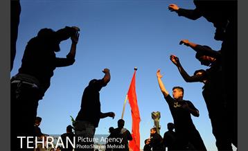 اجرای تعزیه در میدان امام حسین(ع)