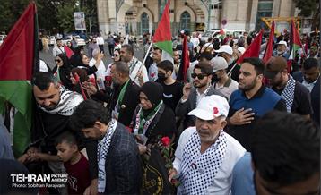 استقبال از خانواده شهدای غزه در میدان فلسطین تهران 29
