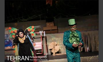 اجرای نمایش شاپرک خانوم 21