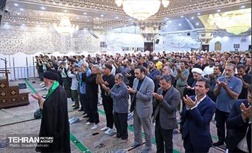 اهتزاز پرچم حرم سیدالشهدا(ع) بر فراز گنبد حرم عبدالعظیم حسنی(ع) 3