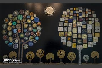 طبقه دوم مکانی برای نمایش آثار هوشنگ فروتن است که با استفاده از ساعت، کلاژ شده و برخی از آنها در شهرهایی از آمریکا به نمایش گذاشته شده است.