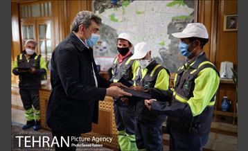 تقدیر شهردار تهران از پاکبانان نمونه شهر 17