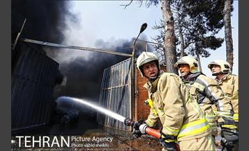 آتش سوزی در کارخانه رنگ  2