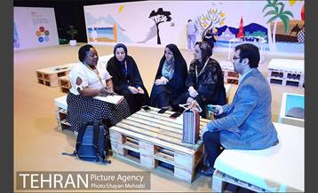 دیدار زهرا بهروزآذر مدیرکل امور بانوان شهرداری تهران با آنجلا مواى  9