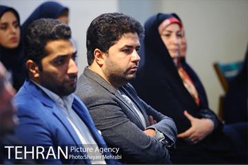 تقدیر از همکاران نویسنده و رونمایى از دوهفته نامه همگامان 12