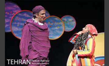 نمایش پاهای خانم هزارپا‎ 19