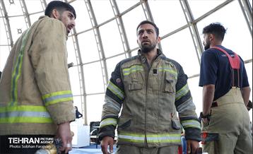 مسابقه پله‌نوردی آتش‌نشانان در برج میلاد 28