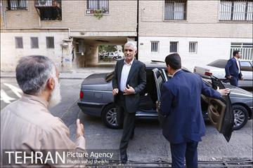 دیدار شهردار از خانواده شهید طباطبایی نیا 1