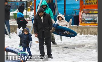 روز برفی تهران در پارک شهر 25