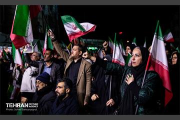 مراسم وداع با شهدای ناوشکن دنا در میدان ولیعصر(عج)