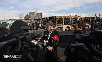 بازدید خبرنگاران رسانه‌های خارجی از تخریب اموال عمومی شهر 55