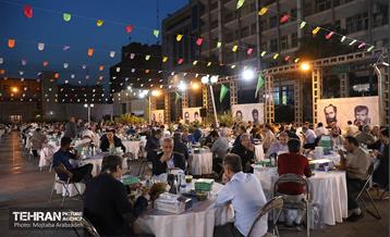 افطاری شهردار تهران با حضور خانواده شهدا 7