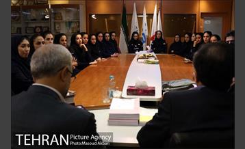 بدرقه دکتر داورزنى از تیم ملى والیبال بانوان  10