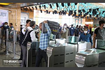 خدمات شرکت بهره برداری مترو تهران به شرکت کنندگان در مراسم ارتحال امام خمینی(ره) 17